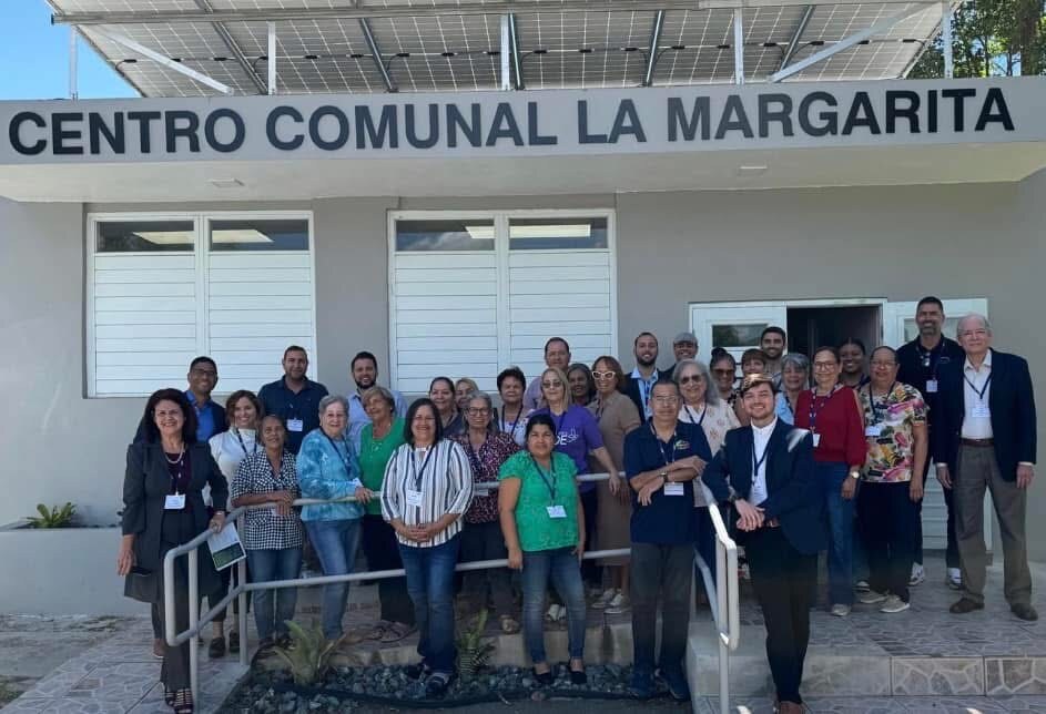 Comunidad de La Margarita reunida en el centro comunal